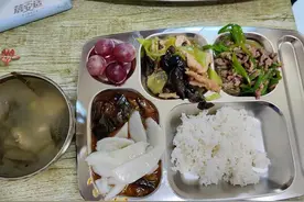 别羡慕机关食堂，我在这里吃出了深深的自卑感！图片