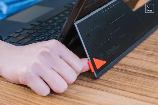 ROG 幻 X 二合一电脑体验：平板体积塞下 i9 核心，是 PC 中的「保时捷」