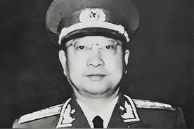 1955年授衔后，为何陈赓对毛主席说：我这大将军衔可不是您给的？图片