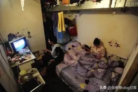 一个不到100平的出租屋里，男女混住，30多个北漂族的一天图片