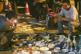 凌晨三点的“太原鬼市”，一到天亮就自动消失，买货从来不能讲价图片