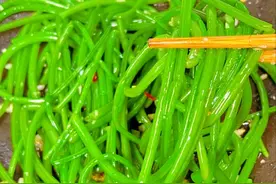 红薯全身是宝，很多人只吃根和叶，却不知茎才是宝，不懂吃可惜了图片