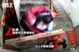 警方回应母女被雨衣男拖拽进屋：视频中的成年男女刚刚离婚，涉事男子已被拘留图片