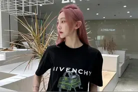 纪梵希GVC 锁扣LOGO短袖今年最新款短袖复古锁扣图案搭配LOGO设计图片