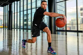 与莱昂纳德成队友！扎克-拉文与新百伦签下多年球鞋代言合同图片