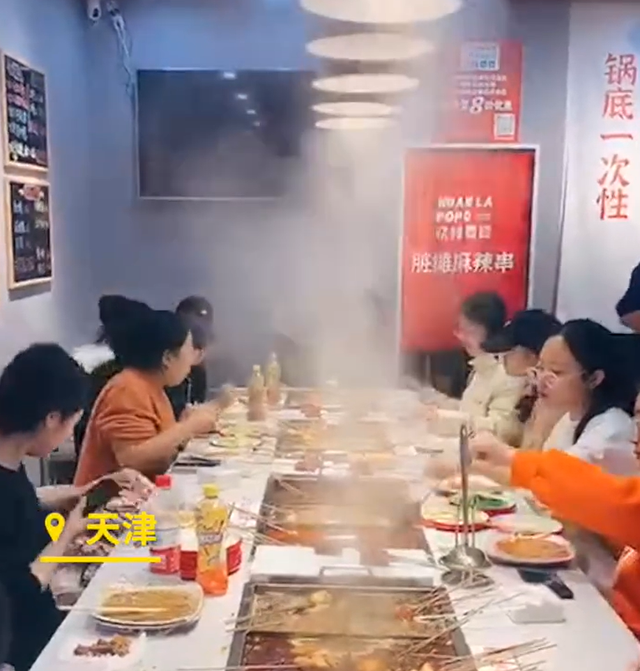年薪60万男子裸辞后卖串，当事人：过了30岁担心晋升受限，现在一天有3000元营业额