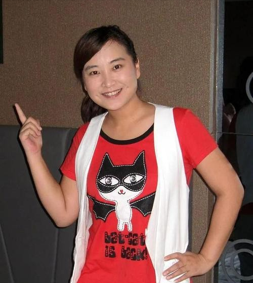 贾玲"整容式"近照曝光:暴瘦数十斤后颜值惊人,背后却是心酸泪