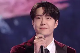 王一博跨年表演实力在线，却敌不过“脸肿”差评，更有粉丝脱粉？图片