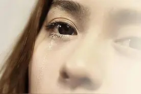 情感故事：新婚蜜月进错房，本以为是一个意外，没想到是一场阴谋图片