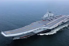 辽宁舰一小时耗油25吨，航行中燃油不足，如何进行补给加油呢？图片