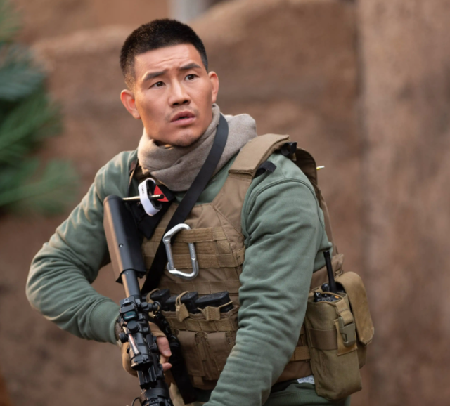 "嘎子偷狗"火遍全网?模仿战狼却惨遭翻车,谢孟伟经历了什么