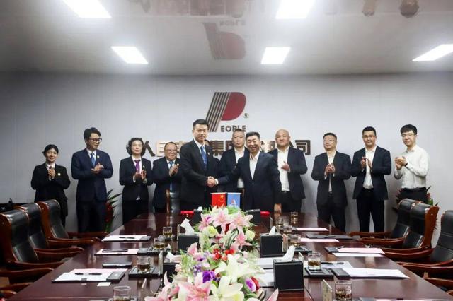 乌鲁木齐城投党委书记、董事长宋金刚到访人民电器上海公司考察