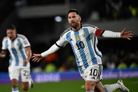 泪目！36岁梅西无解任意球再救阿根廷，被换下获8万球迷起立鼓掌图片