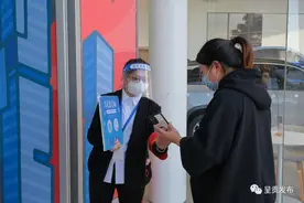 呈贡区：疫情防控不松懈 逢进必扫“场所码”图片