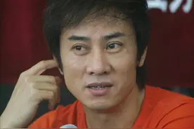 歌手江涛：娶富家女为妻，走红后不变心，如今54岁已升级当爷爷图片