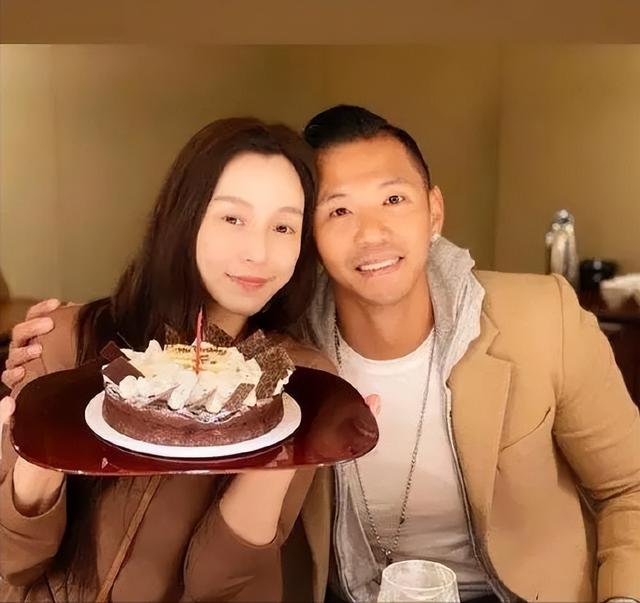 港媒曝范玮琪王力宏4人激情视频！画面全裸辣眼，周杰伦早有暗示
