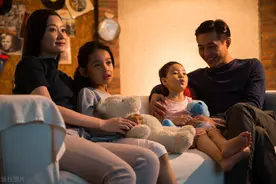 20句写给故乡文案，小孩眺望远方，成人怀念故乡图片