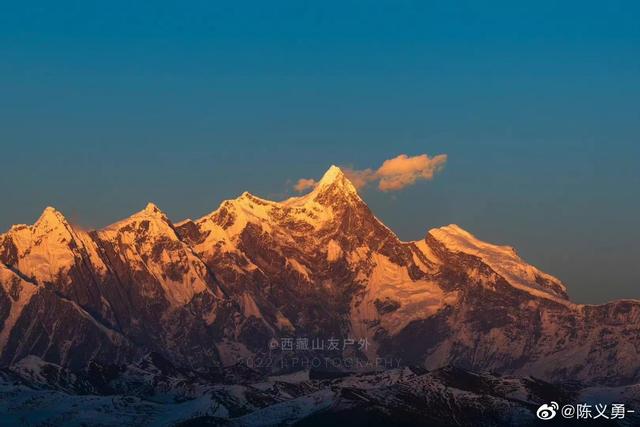 陶渊明的“采菊东篱下，悠然见南山”，说的就是这里吧！