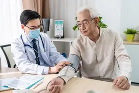 67岁患者高压165，吃缬沙坦降不下来？医生支妙招，血压平稳达标图片
