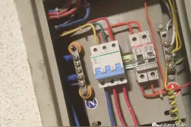 380V没零线怎么接出220V？很多老电工都会犯错图片