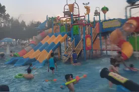 武汉汉阳江滩水上乐园图片