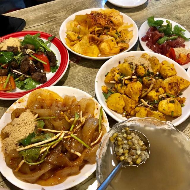 成都周边“小西安”？万亩菜花梯田、“鼓楼”、美食，快带全家去