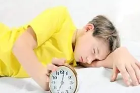 娃晚上10点了还不睡，会影响长个子吗？有这种情况确实要注意图片