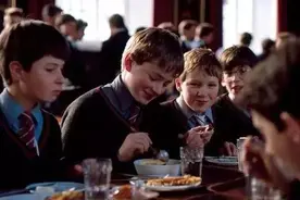 中国女生收到牛津offer后喜极而泣，揭秘英国精英教育路线图图片