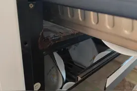 云米嵌入式消毒柜生锈严重，过保后无配件维修，慎买图片