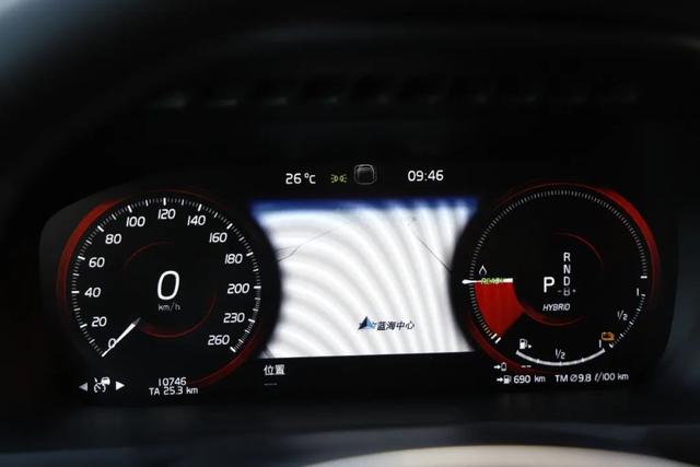 沃尔沃XC90 T8：709牛·米，百公里不到3个油，回头率超高