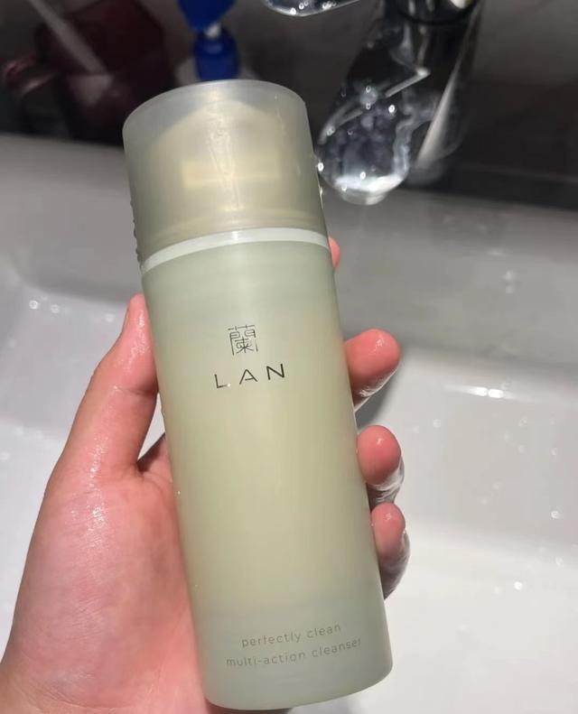 洗面奶不一定非要选贵的，这几款清洁+卸妆一步到位，好用还不贵