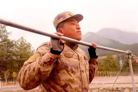 列兵林志辉，单杠卷身上111个图片