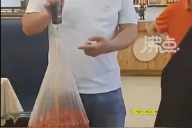 当心小龙虾陷阱！男子买10斤小龙虾端上桌只有5斤多，律师：餐馆老板侵犯消费者的公平交易权，得罚！图片