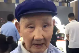 70岁女儿带着95岁父亲逛数博会，给他们买票的是……图片