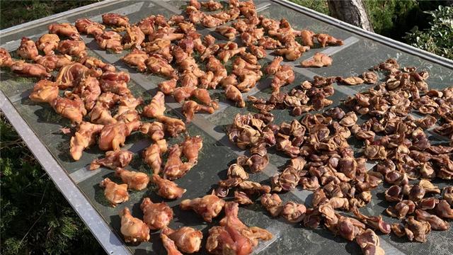 天冷，我家每年做10斤鸡胗，鲜美好吃又筋道，比腊肉腊鱼香多了