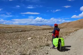 行走在川藏线，可看到许多“避孕套、卫生巾”，有什么特殊作用？图片