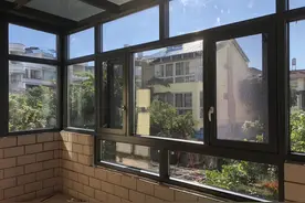 5种常见封阳台方式，2种较常见，2种新颖，最后种让人眼前一亮图片