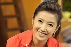 主持人春妮：毕业嫁给学长，二婚嫁给同学刚强，婚后被宠成了宝图片