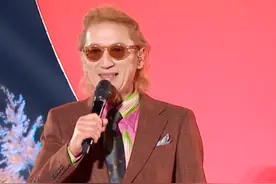 狼戈登上央视跨年晚会演唱《苹果香》！他离异单身，儿子也是歌手图片