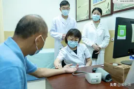 90后小伙睡醒后突然头晕呕吐！医生提醒：千万别这样做图片