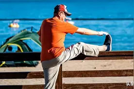 上了年纪，经常压腿、拉筋，对身体是否有好处？医生给你详细讲解图片