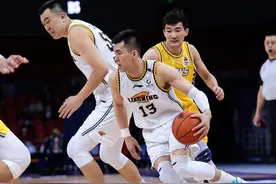 离谱！CBA总决赛狂修17分钟篮筐，央视解说无语，业余错误闹笑话图片