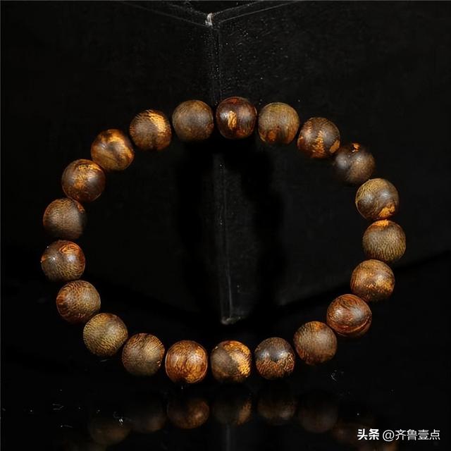 30岁以后的女人，别戴这4种手串，显得你太廉价！
