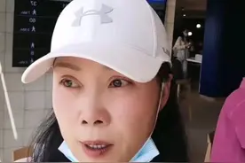 56岁田震久居国外后返国，眼睛红肿内有血丝，声音沙哑被批少抽烟图片