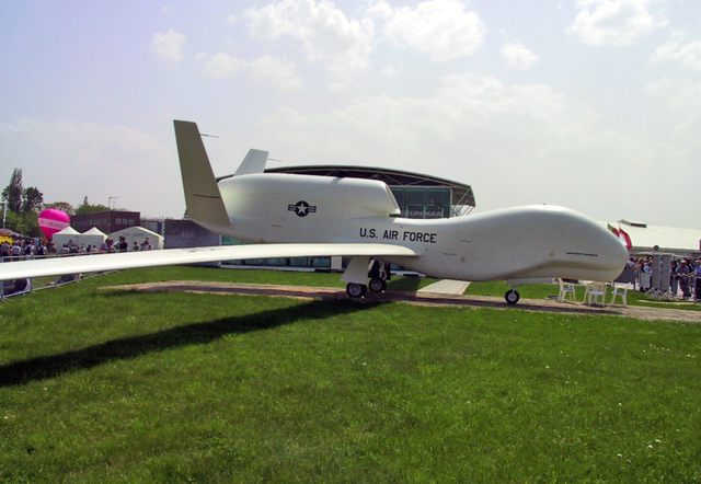 世界上最先进的无人侦察机全球鹰rq4a无人机