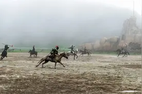 乐不思蜀的阿斗，真的很傻很天真吗？在长坂坡被摔傻了？图片