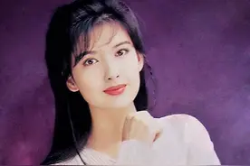 人前玉女人后欲女，“清纯美女”周慧敏，远没有你想象的那么简单图片