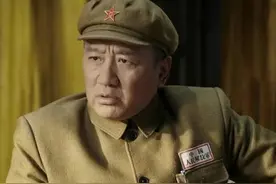 同样演“彭德怀”，董勇和丁勇岱放在一起看，差别就出来了图片