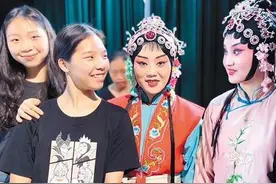 台湾学子西安学秦腔品非遗图片