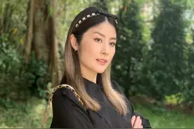 一个被“宠上天”的女人，出道25年零绯闻，47岁活成公主图片